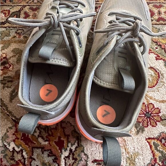 Army Green Nike‎ Sneakers - Picture 7 of 8